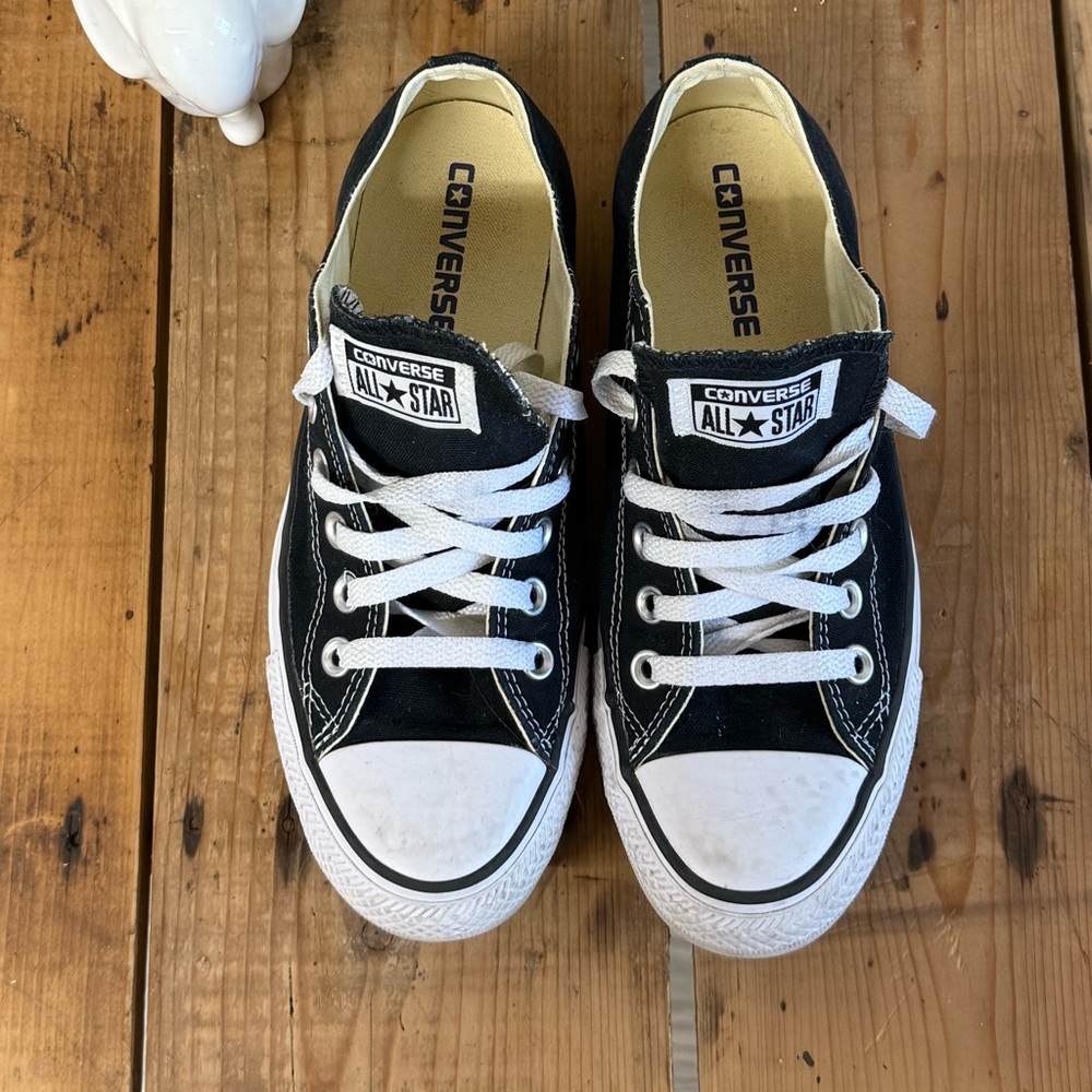 CONVERSE | Black and White | Classic Sneakers | Size 7